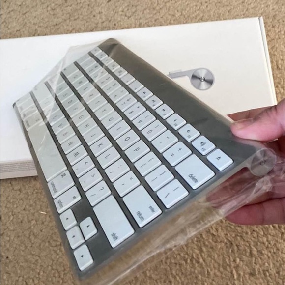 Apple wireless keyboard NIB - Picture 2 of 4